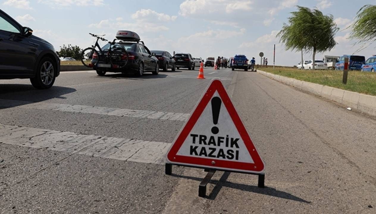 cankirida belediye otobusu ile minibus carpisti yaralilar var OktBI3sB