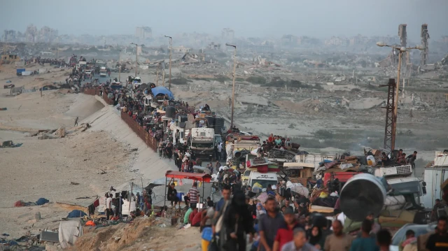 israilin saldirilarindan kacan filistinlilerin kuzeyden guneye gocu devam ediyor BYQ9DAx7