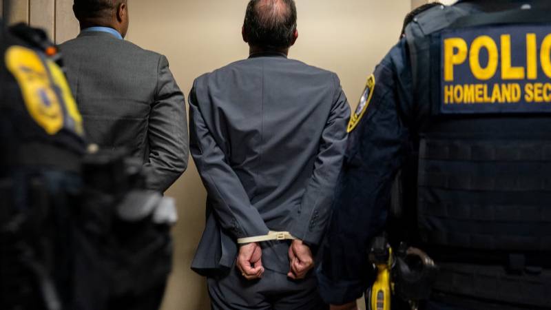 new yorkta gocmenlik ve gumruk muhafaza dairesi karsiti protesto 11 demokrat yetkilinin de aralarinda bulundugu 70 kisiye gozalti uwvqIFfZ