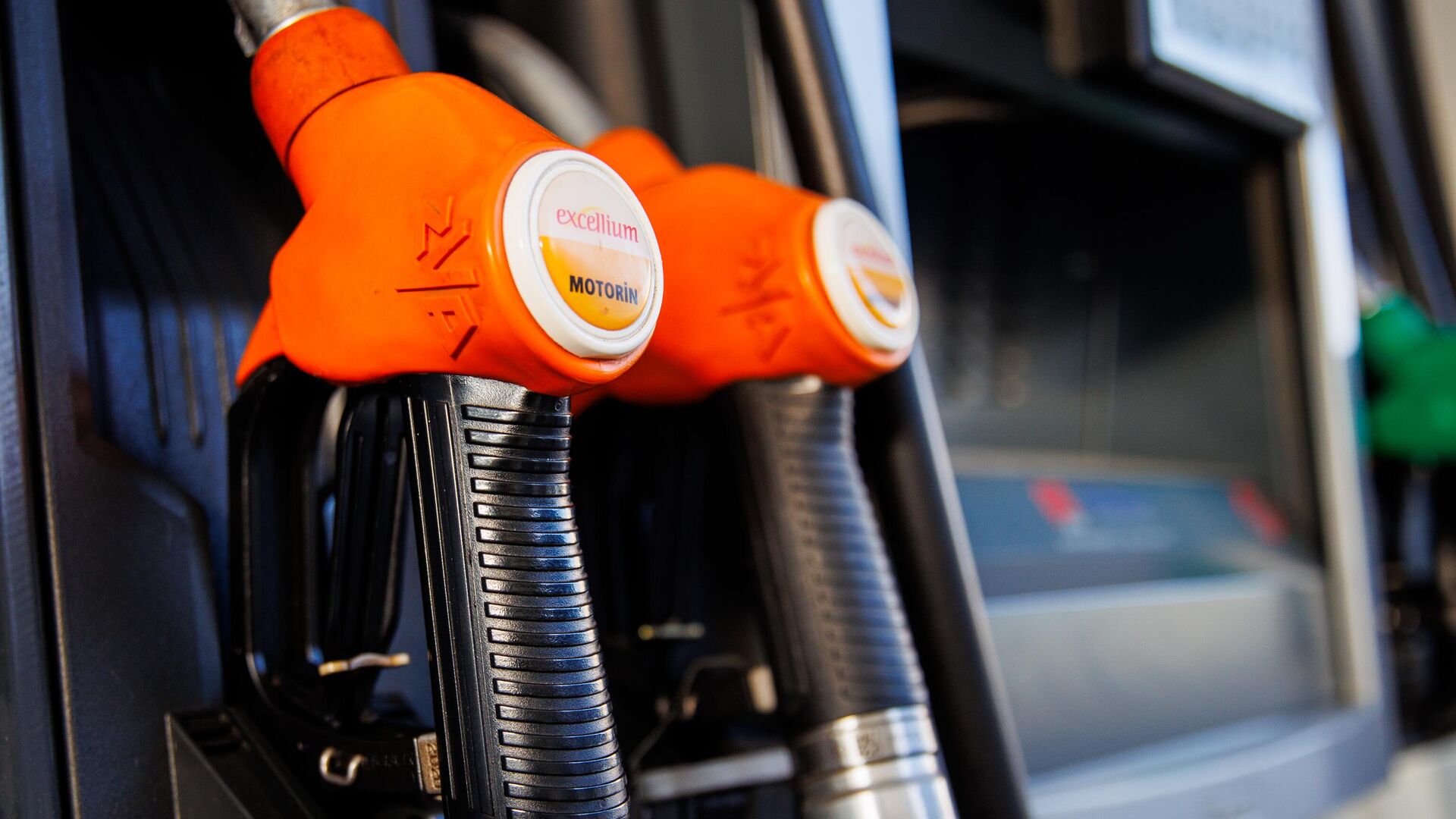 akaryakitta fiyat degisecek motorine buyuk zam bekleniyor AW2ch3QF.jpg