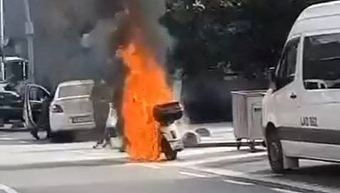 arnavutkoyde seyir halindeki motosiklet alev aldi ItPK4pDT.jpg