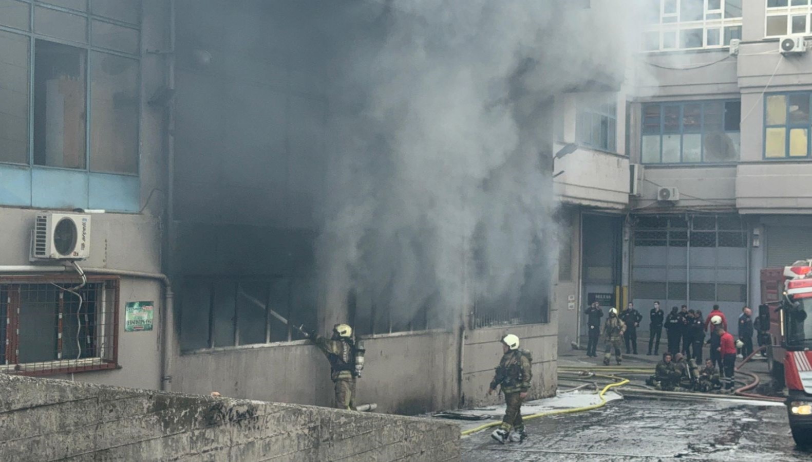 bayrampasada is merkezi yangini Dhn1x9OC