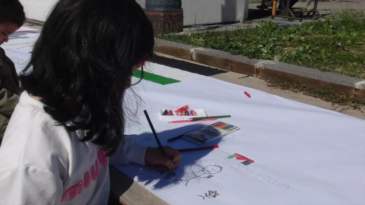 filistinli cocuklar icin ciz etkinligi dX4wnZ5M
