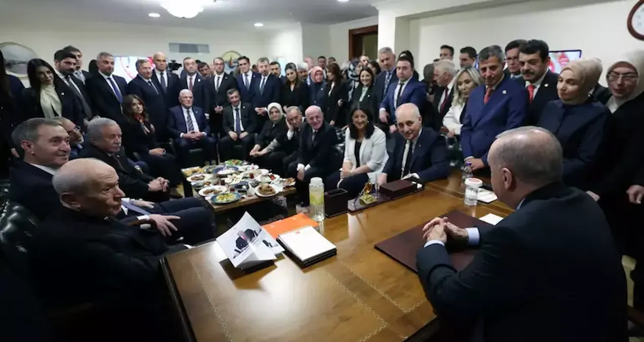 meclisteki mini zirvede iyi parti detayi w2aCYCie