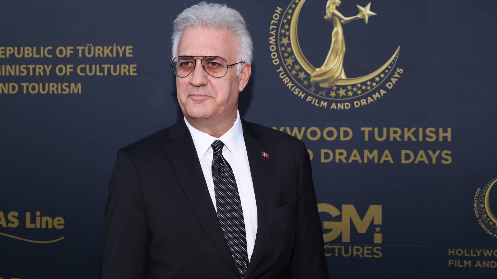 tamer karadagli umuyorum ki cok yakinda oscar sahnesinde de yerimizi alacagiz Wg7cGzD8.jpg