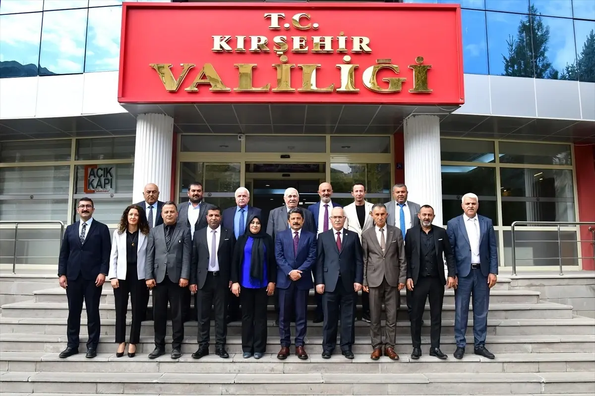 vali demiryurek muhtarlarla bulustu 63nnYWJD.jpg