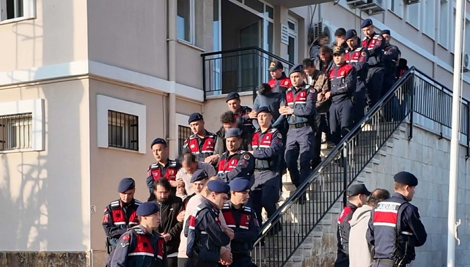 7 ilde sahte borsa uygulamasiyla dolandiriciliga 12 tutuklama iQrLtNY1.jpg