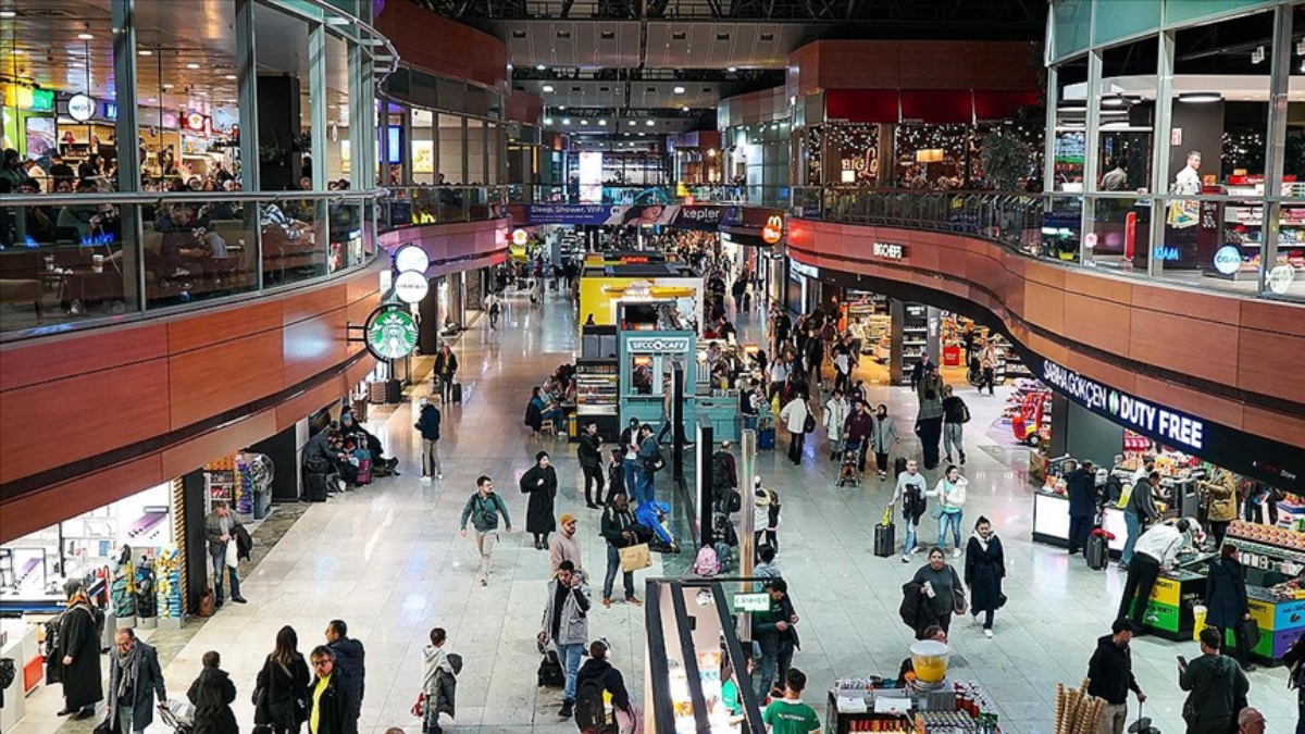 abdulkadir uraloglu havalimanlarinda 10 ayda 211 milyon yolcuya hizmet verildi 7SHxzCnW.jpg