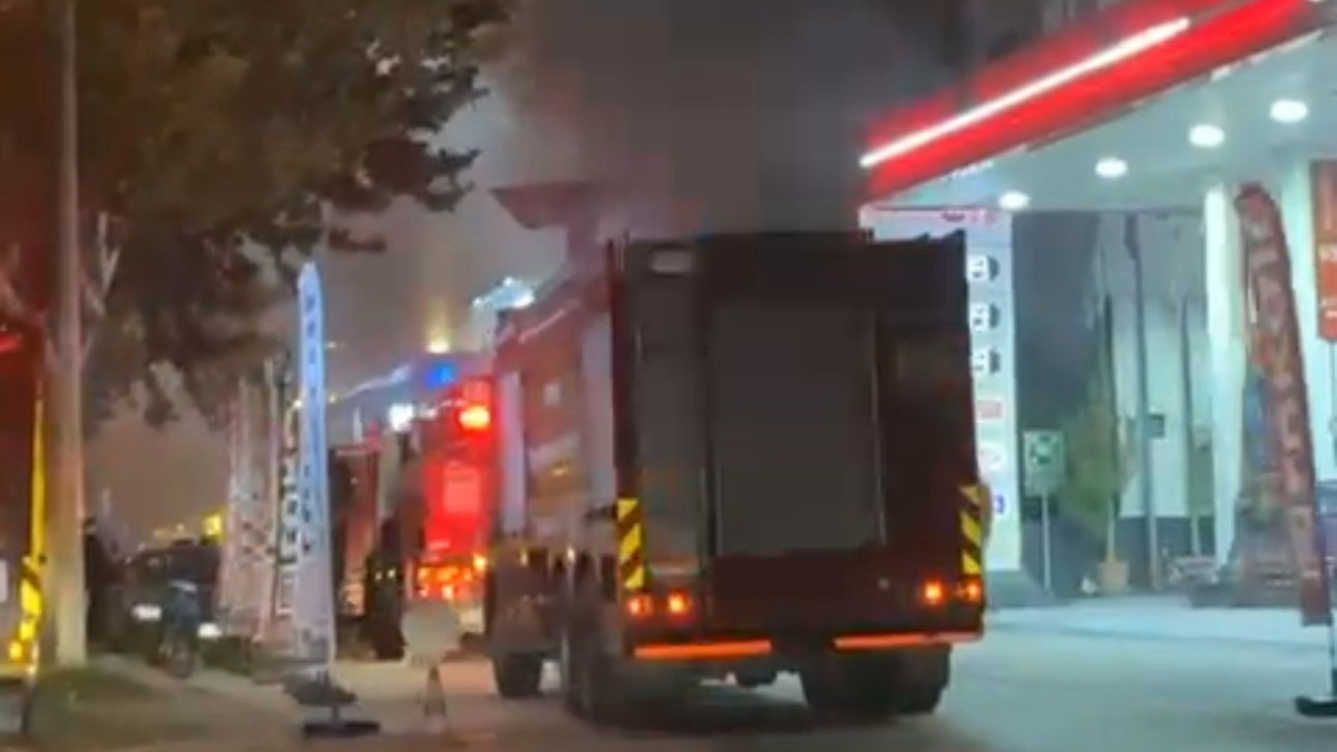 bursada sanayi sitesinde yangin benzin istasyonuna sicramadan sonduruldu 4rSgFsRZ.jpg