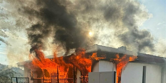 evi atese verip 2 jandarmayi bicakla yaralayan supheli vuruldu 8zzE4OPH.jpg